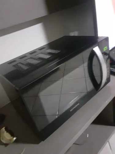 Micro-ondas com pouco uso