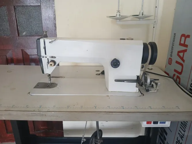 Máquina de Costura Reta Industrial