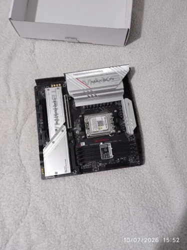 Placa mãe Maxsun Ddr5 nunca usada
