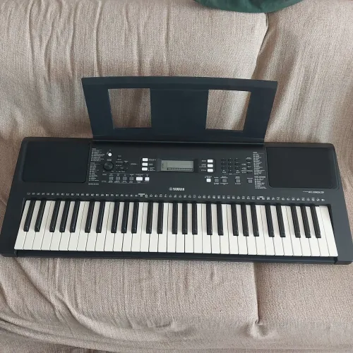 Teclado Yamaha PSR E-363 seminovo
