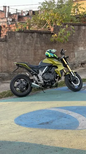 Cb 1000 r