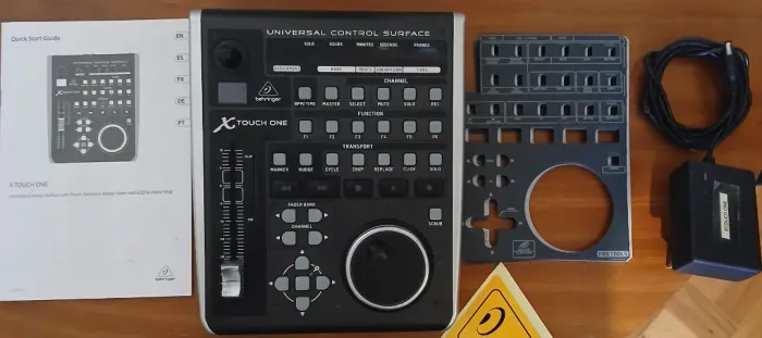 Controlador universal Behringer X Touch One