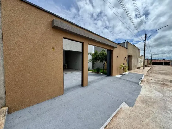 Casa no Setor Amélio em Inhumas, 3 quartos (1 suíte), bem localizada e espaçosa