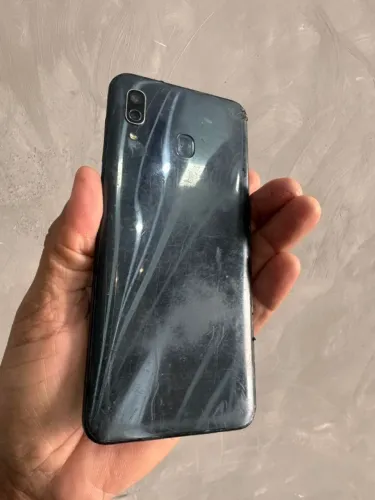 CELULAR A30 