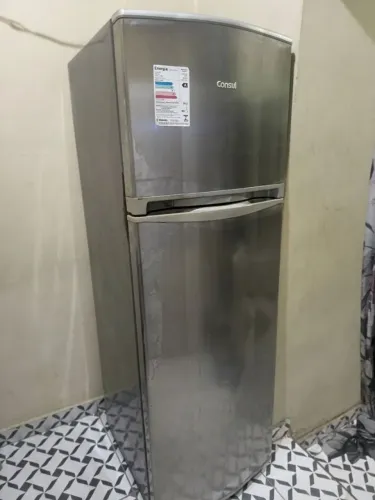 Geladeira Consul Inox 263L (127V) - Para Conserto ou Retirada de Peças