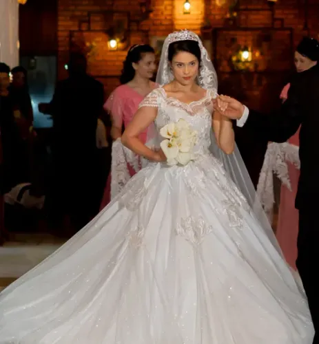 Vestido de Noiva Princesa Super Luxo Gigante (2m Raio) - EXCLUSIVO