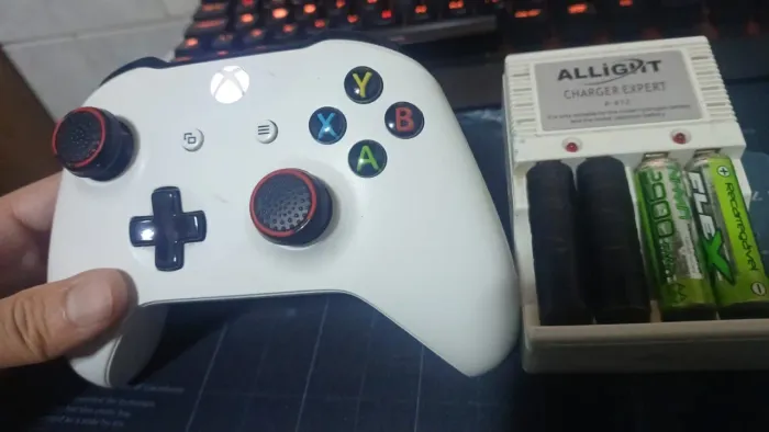 Controle X Box One S + 4 Pilhas Recarregáveis+ Carregador