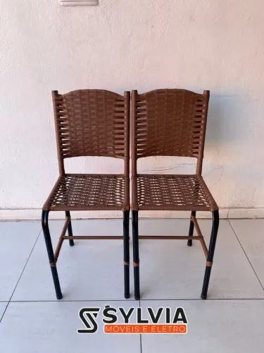 Cadeira em fibra com ferro