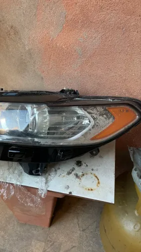 Vendo Farol Ford Fusion 2013