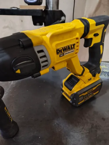 MARTELETE DEWALT DCH263B + BATERIA DE 9AH MAQUINA MAIS TOP DA DEWALT 