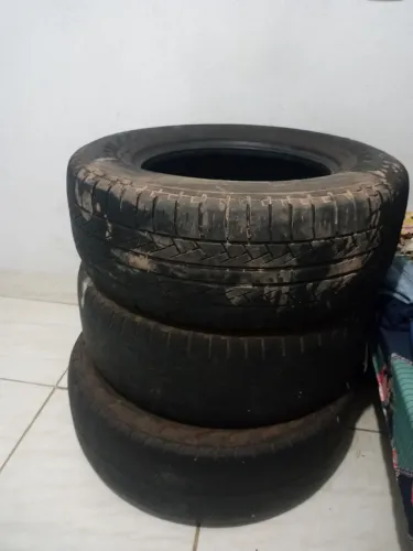 3 Pneus De Caminhão