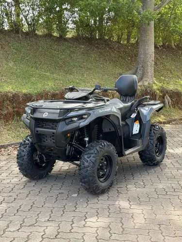 BRP Can-Am Outlander MAX 570 4X4 Quadriciclo 2023