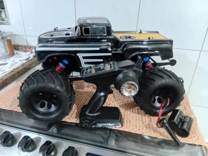 Automodelo kyosho mad force 