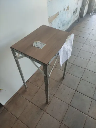Mesa de canto para bebedouro,etc...