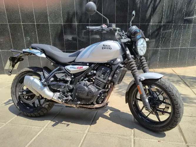 Royal Enfield Guerrilla 450 26/26 1.800 km