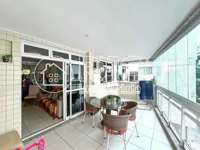 Imóvel para venda possui 100 metros quadrados com 3 quartos