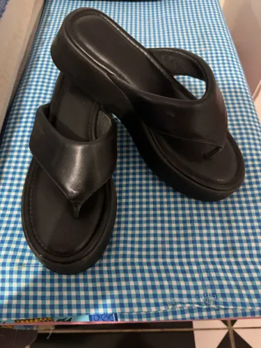 Vendo sandália plataforma Via Marte 