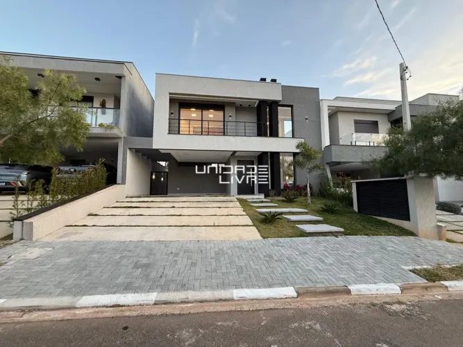 Casa com 3 Suítes, Piscina e 4 Vagas no Mosaico Essence  Cezar de Souza, Mogi