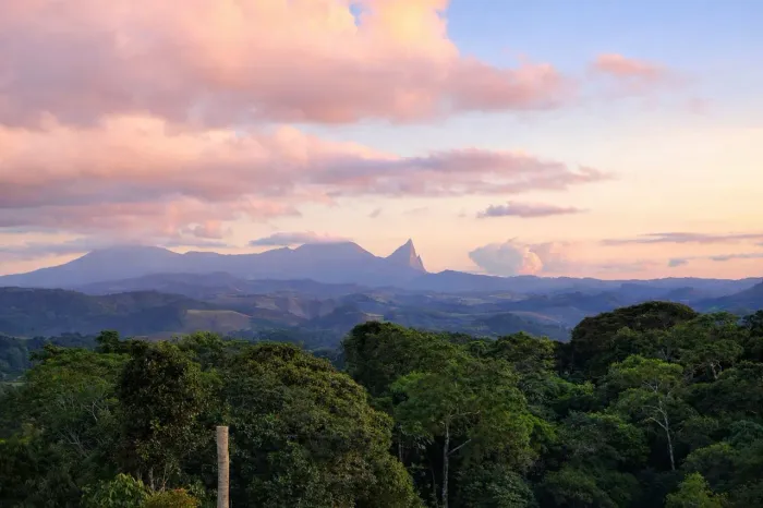 VISTA PANORÂMICA | Pedra azul, Garrafão e um pôr do sol impressionante !! - em DM