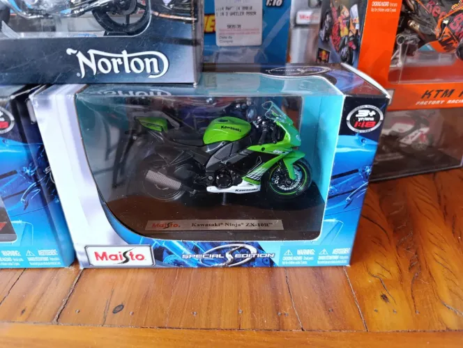 05 miniaturas escala 1/18 novas na caixa