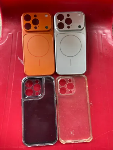 Quero vender um iPhone 14 Pro 128 giga duas capinha do 17 Pro 