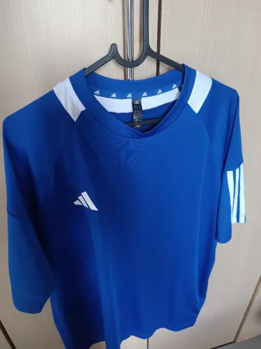 Camiseta adidas original pouco uso