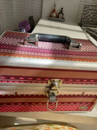 LINDA MALETA PARA MAQUIAGEM.VALOR 70.NAO FAÇO ENTREGA