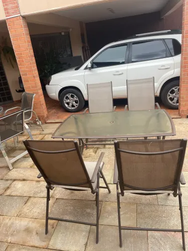 Mesa com cadeiras para área externa 