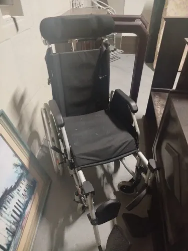 Cadeira de rodas reclinável/postural (estilo Tetraplégico/Acamado)