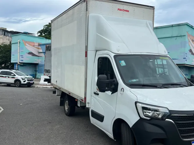 Vendo caminhão Baú pronto para trabalhar