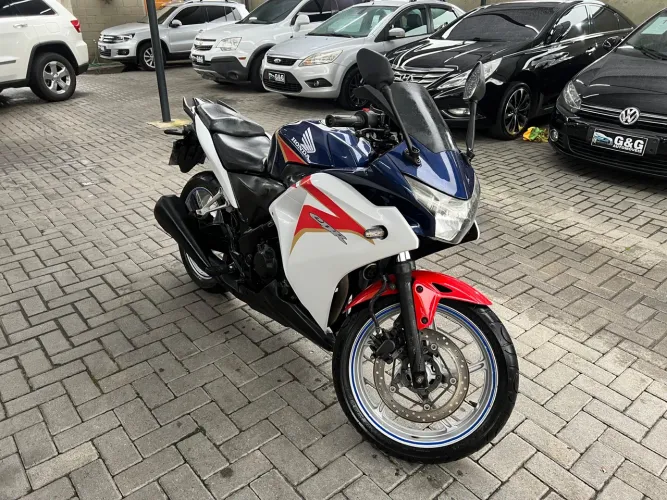 CBR 250R - Em ótimo estado