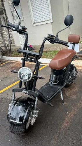 Moto elétrica semi nova