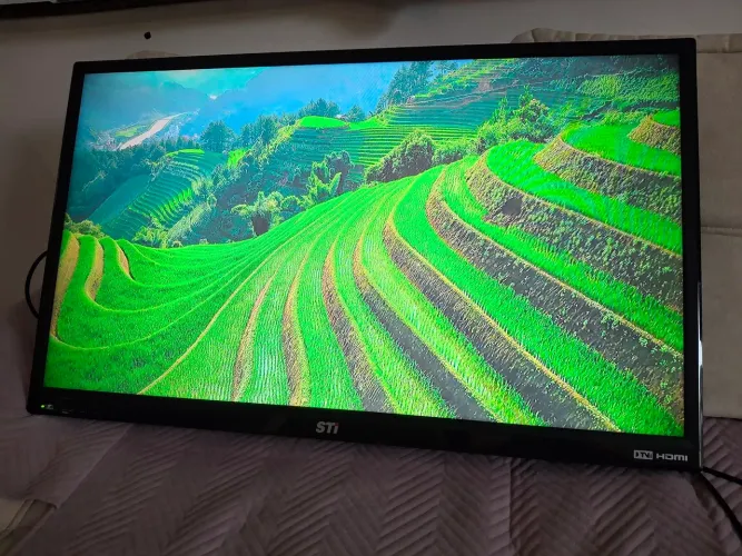 Tv STi 39 pol Full HD sem som