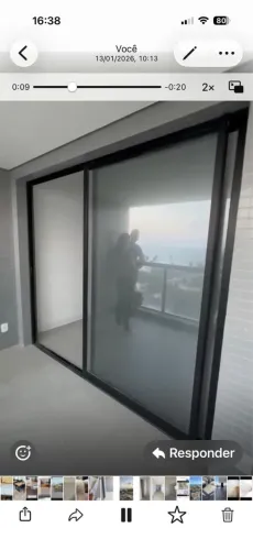 Porta de vidro e alumínio de correr