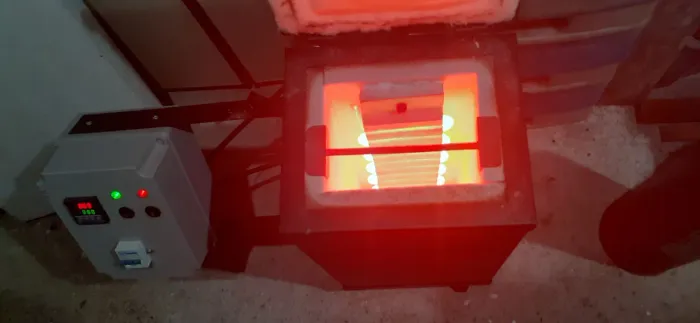Forno elétrico para tratamento térmico com temperatura controlada até 1.250°C