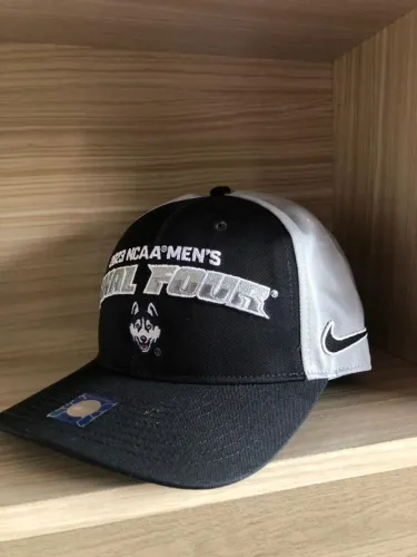 BONÉ NIKE Huskies 2023 BASKETBALL ORIGINAL