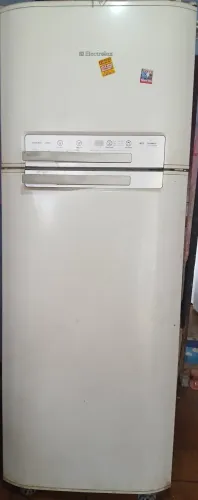 Vendo Geladeira com defeito ou retirada de peças