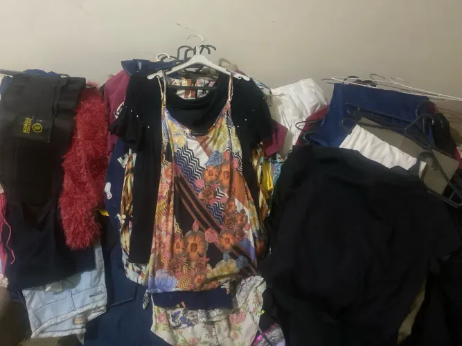 50 pecas de roupas 100 reais