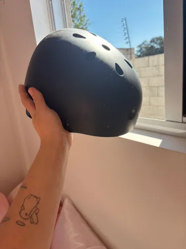 Vende - se capacete para scooter.