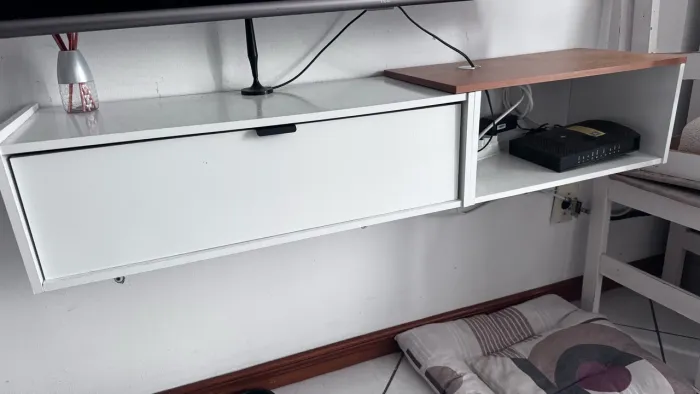 Rack suspenso em perfeito estado