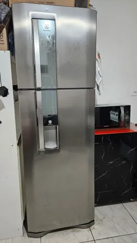 Geladeira Electrolux com defeito - Liga, gela e para de gelar// venda para conserto/peças