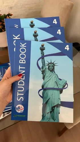 Livros de inglês- microcamp