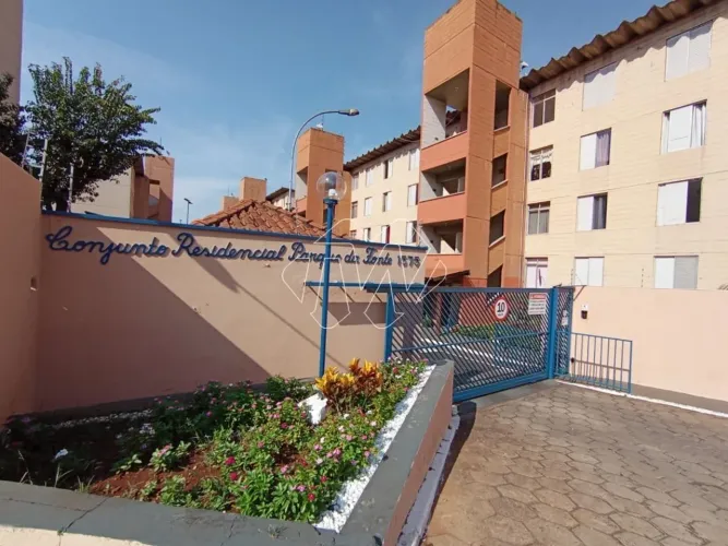 Locação de Apartamentos / Padrão na cidade de Araraquara