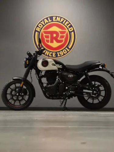 Hunter 350cc Tokyo Black 2027 - Duvallyer Rodrigues - 21 9 9271 71 82 - Royal Enfield