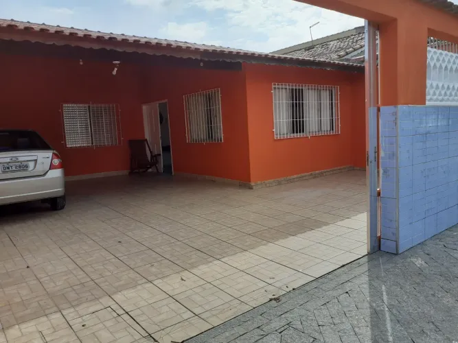 Casa (Padrão), com 3 quartos e 2 banheiros à Venda, 120 m² em Mongaguá/SP
