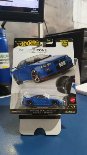 2 HotWheels Premium Skyline R34