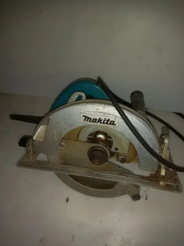 Serra circular makita modelo 5902B,127v
