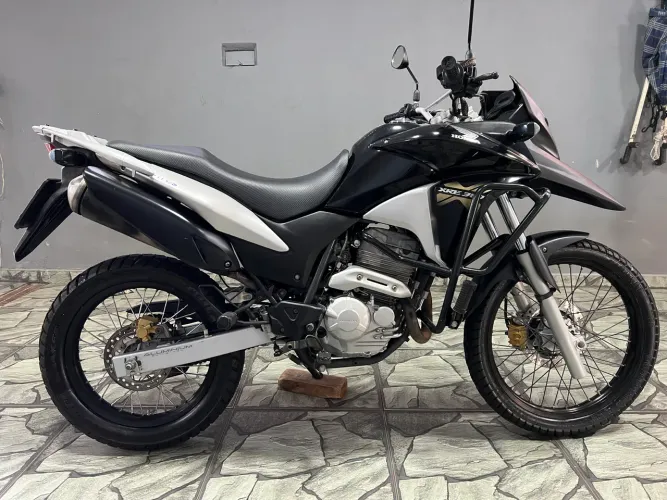 XRE 300 Conservada