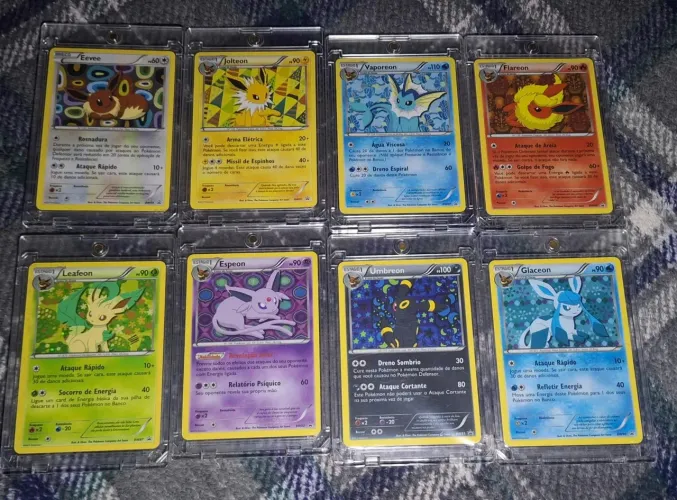 Vendo lote completo com 8 cartas Pokémon TCG das Eeveelutions:
