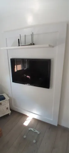 Painel de parede para TV. Excelente oportunidade. Estado de Novo. Imperdível !!!!